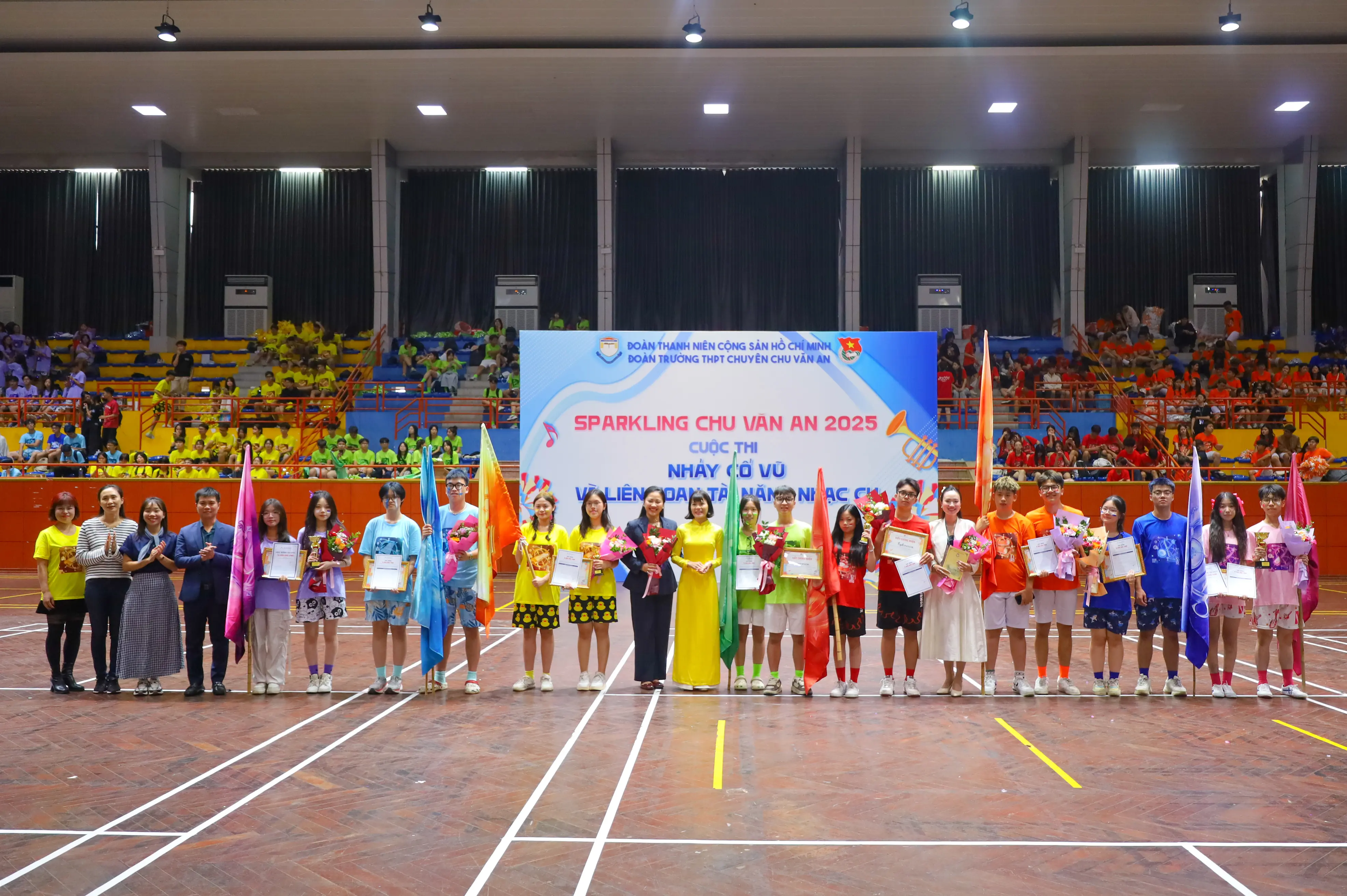 8 nhà nhận giải thưởng Cheerdance