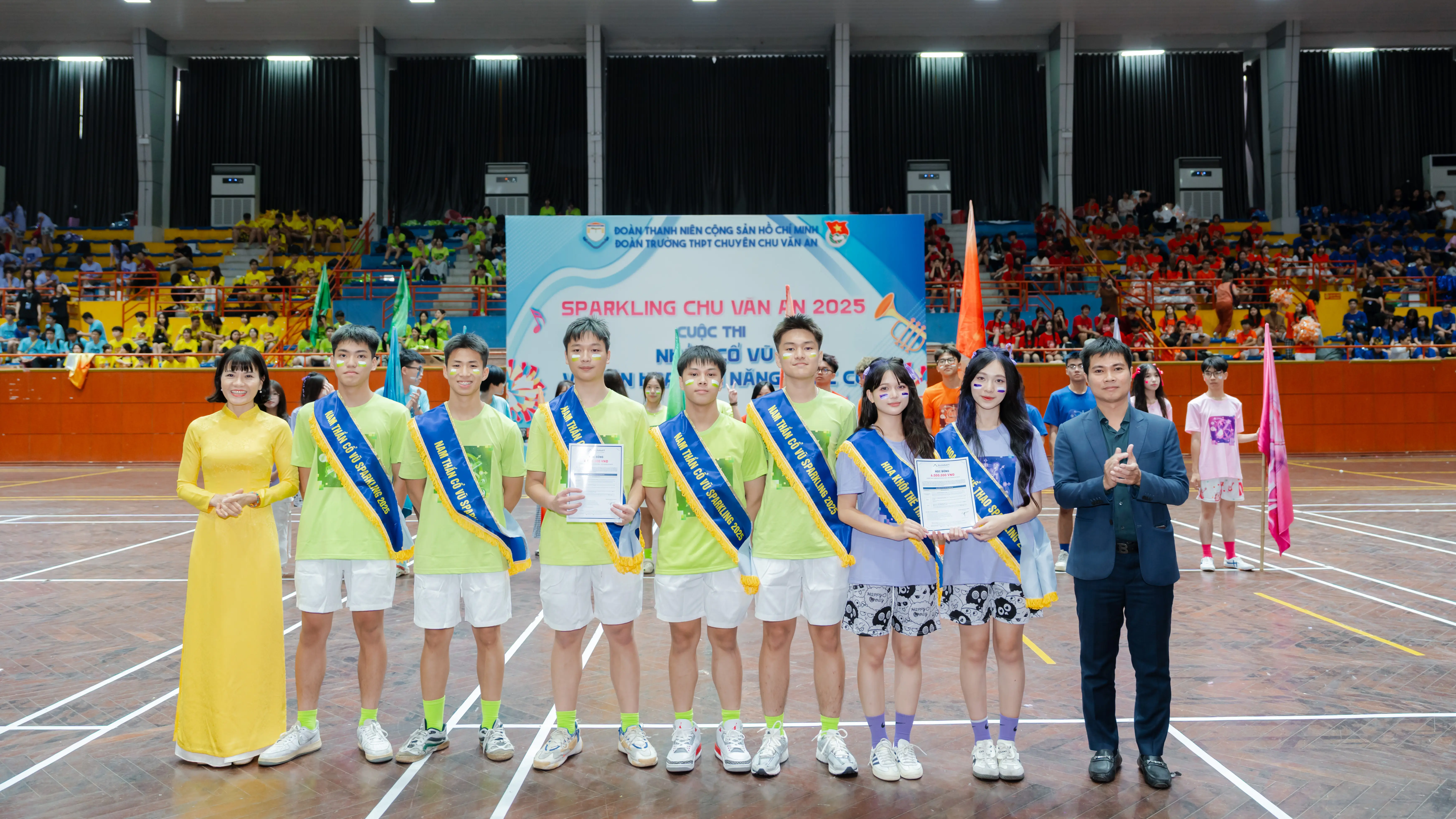 Hoa khôi nhà P và Nam thần nhà A