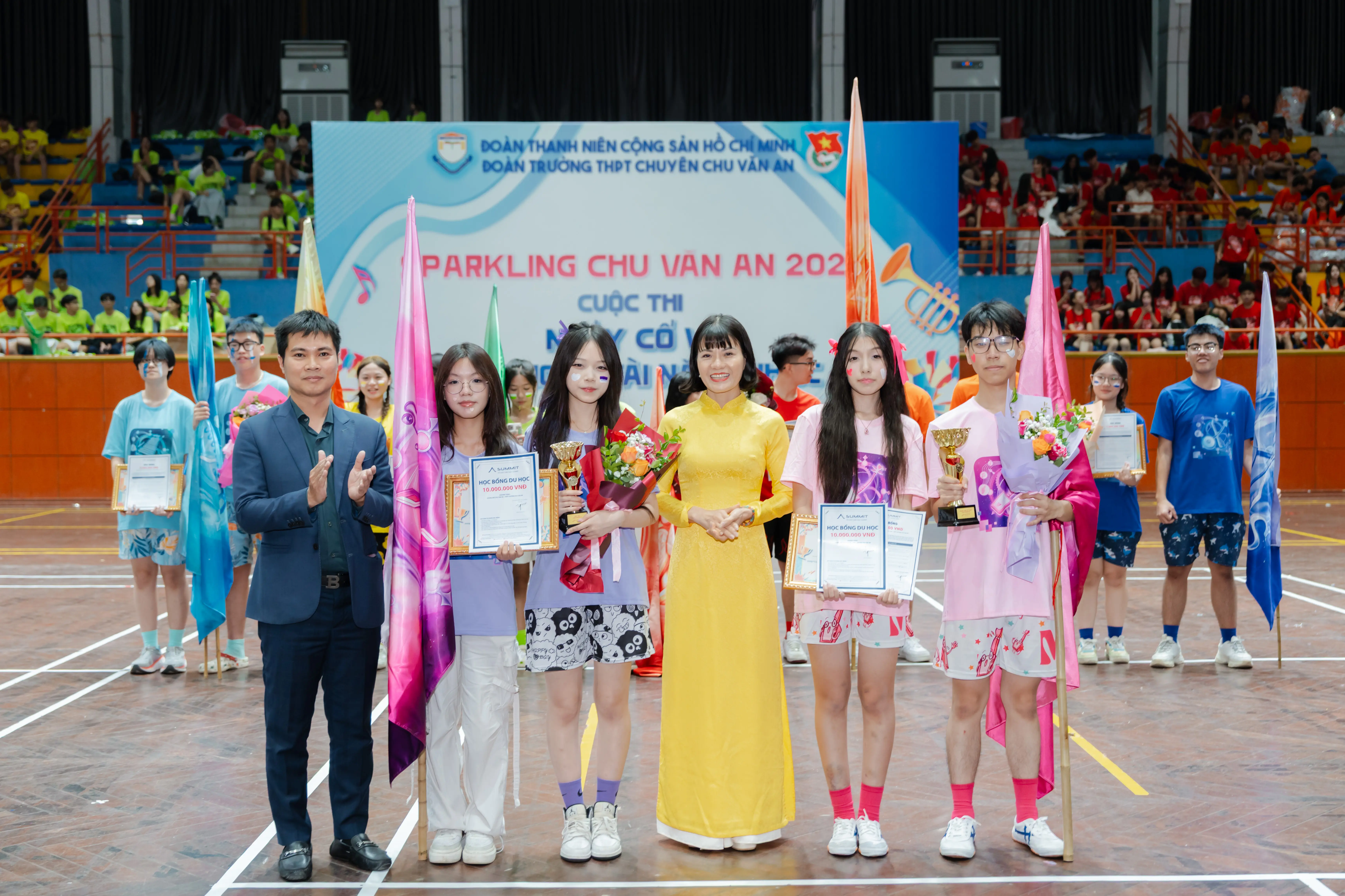 8 nhà nhận giải thưởng 4